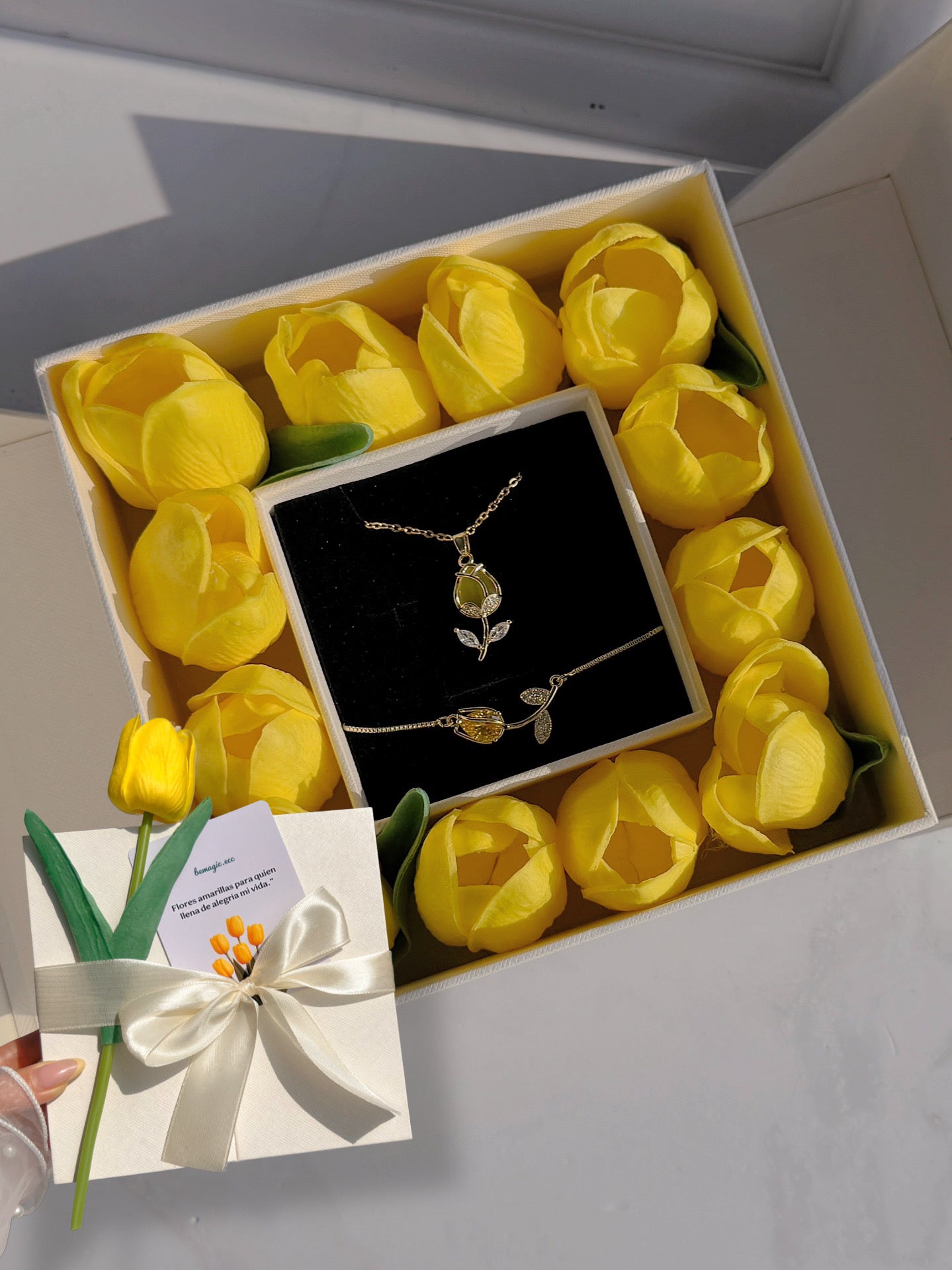 Tulipanes eternos por bonita 💛🌷 premium box