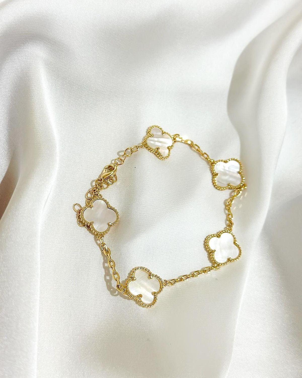 Brazalete Trébol Blanco ✨