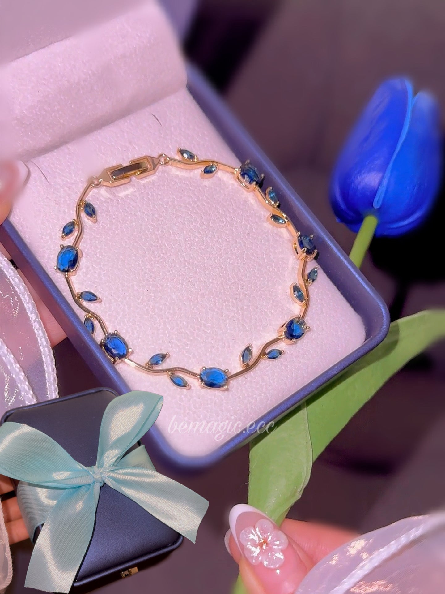 Brazalete tulipanes azul 🩵🌷