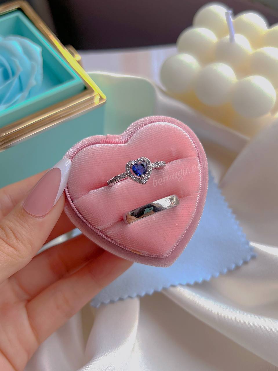 Anillos plateados de corazón