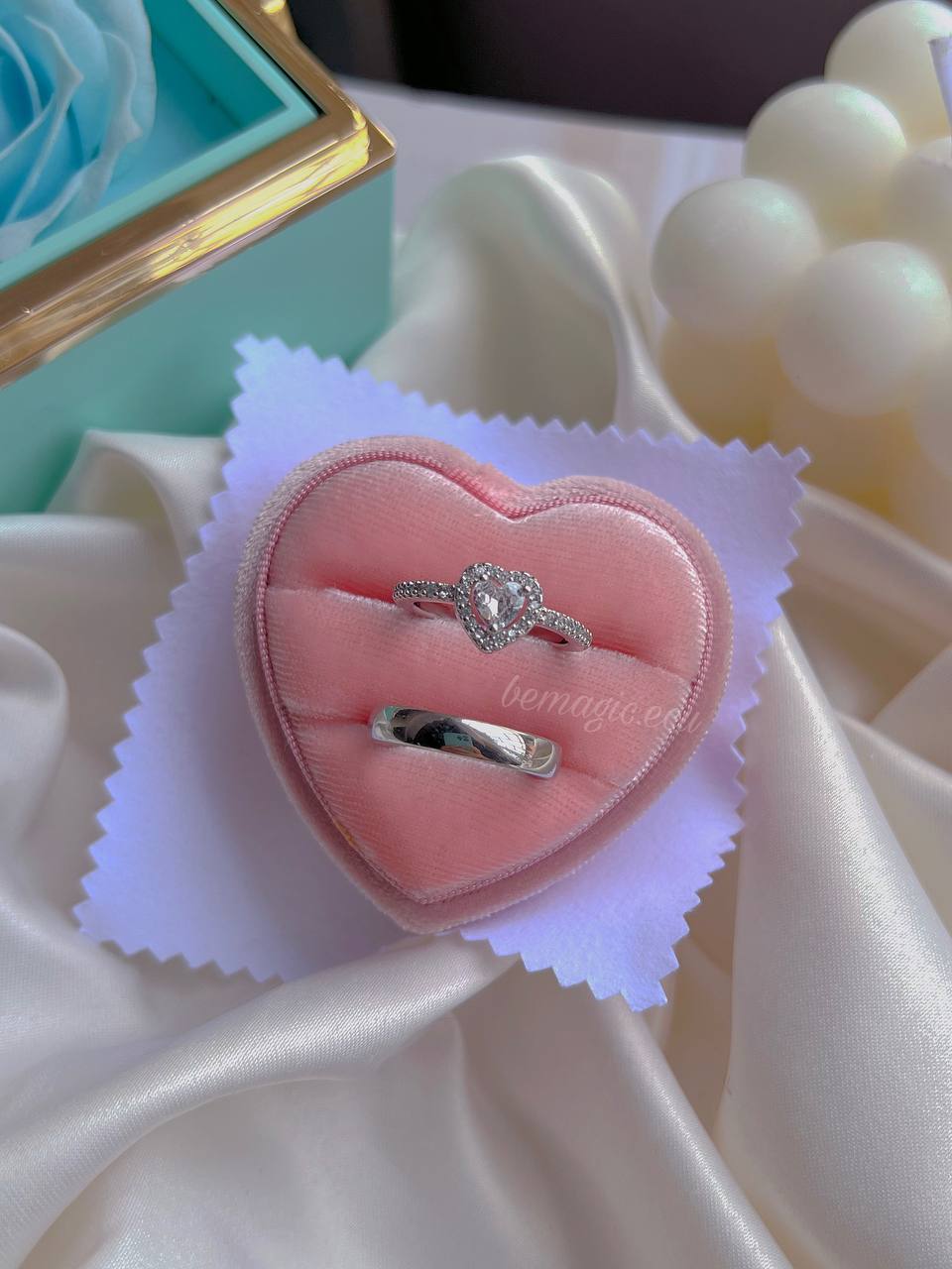 Anillos plateados de corazón