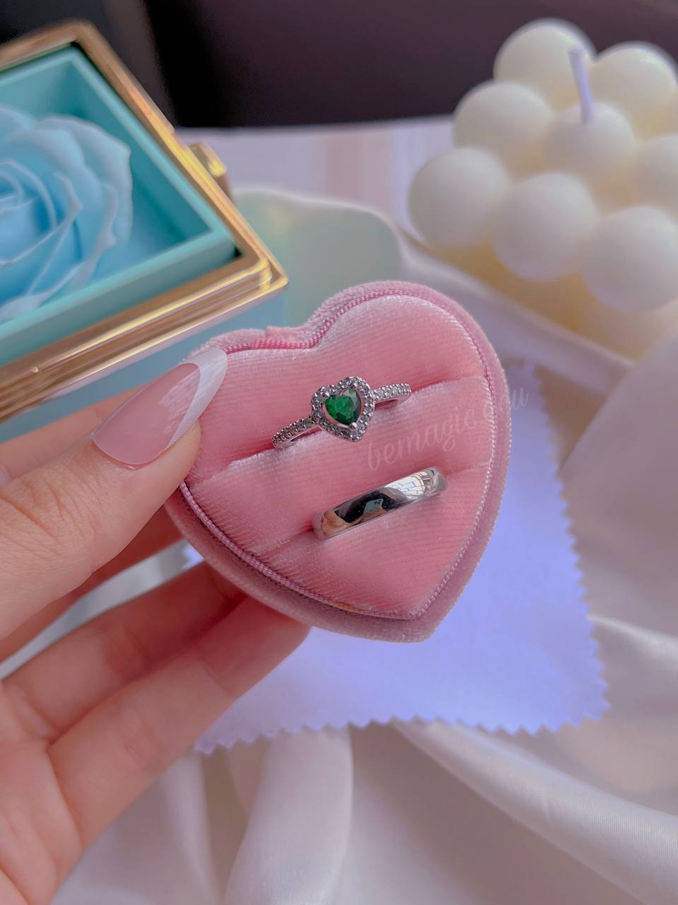 Anillos plateados de corazón