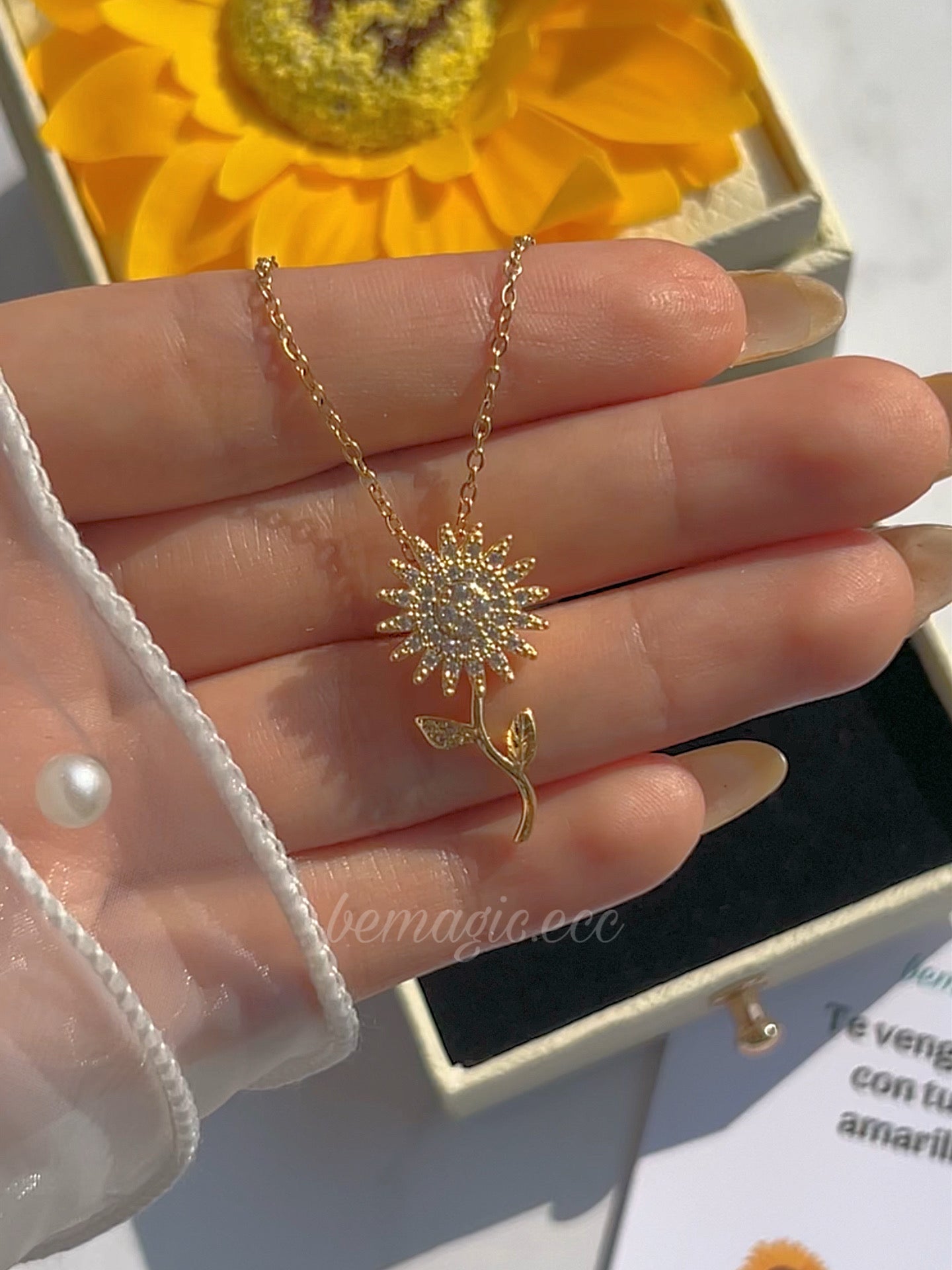 Premium Box Flor Amarilla/ personalizado con fotos 🌻