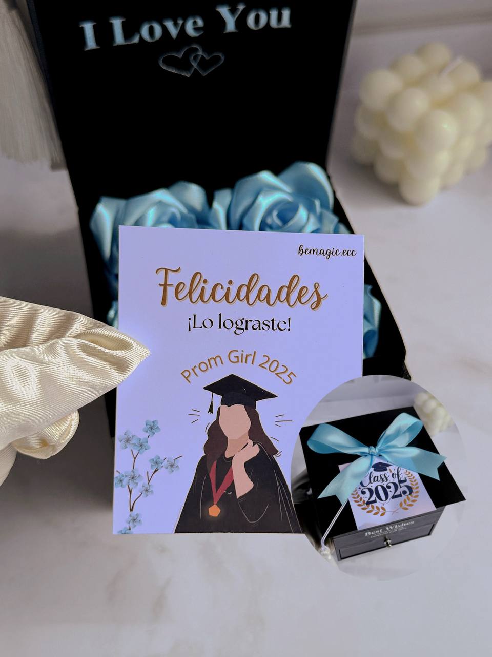 Prom Queen 🩵 👩🏻🎓 Collar Graduada – Edición Cofre de rosas