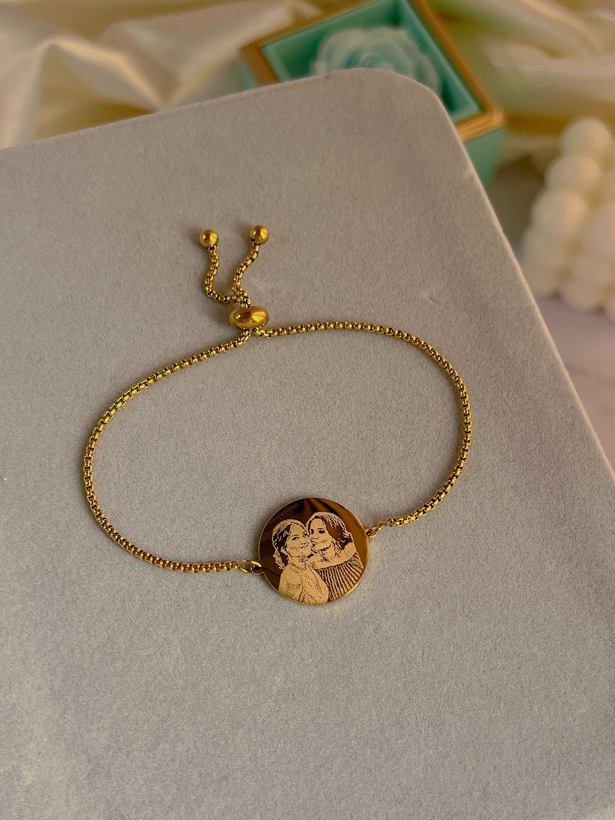 Brazalete fotograbado con medalla redonda 20mm dorado
