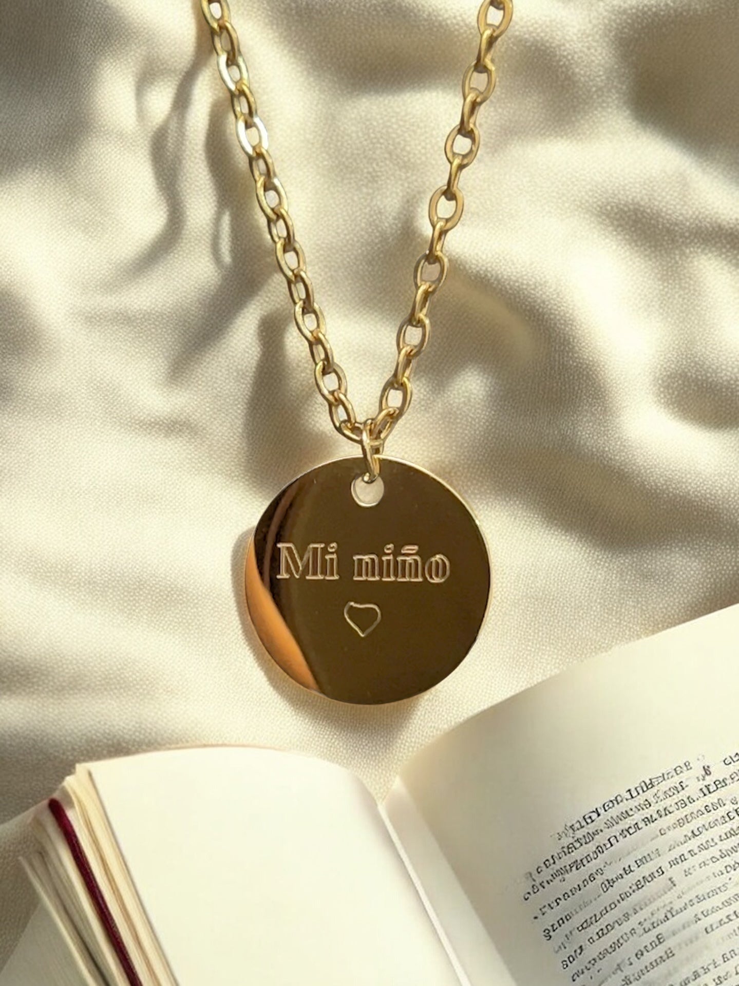 Collar fotograbado de medalla redonda 15mm dorado