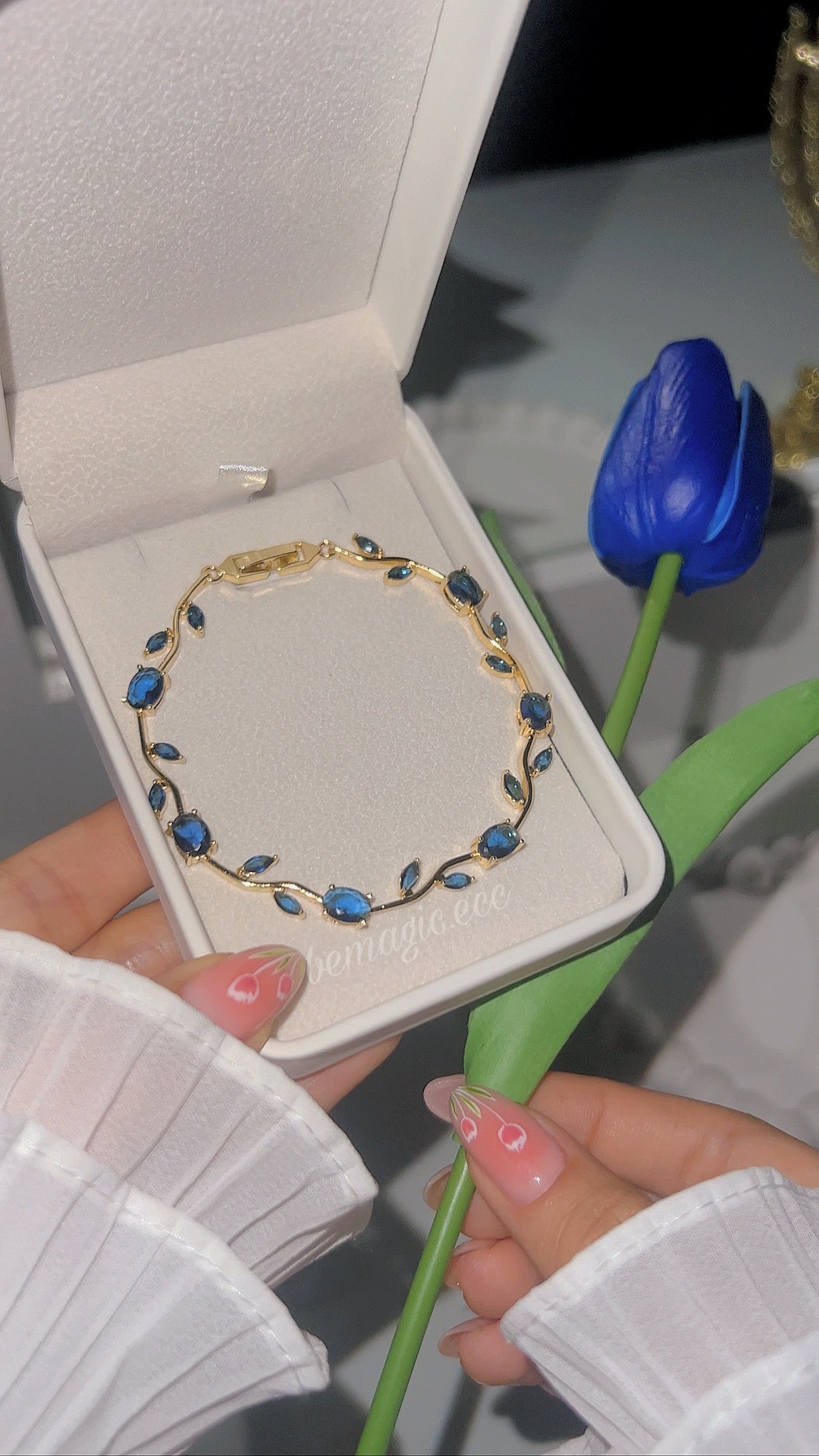 Brazalete tulipanes azul 🩵🌷