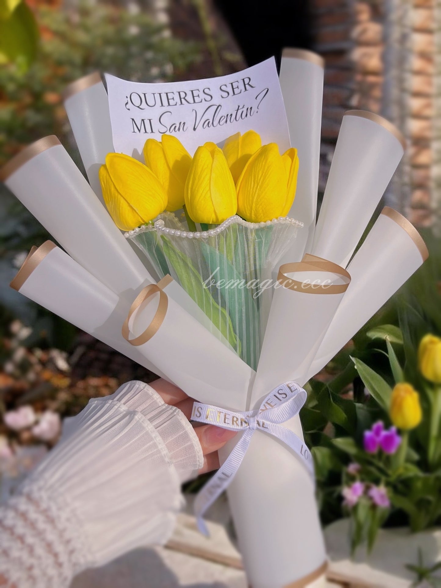 Ramo de 5 tulipanes eternos con luces led 🌷💕