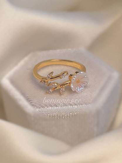 Anillo Floral Merlia 🌸🤍