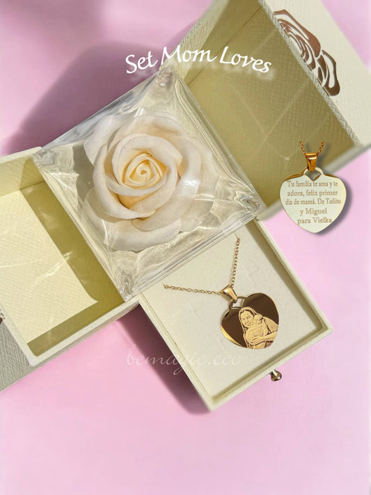 Collar Fotograbado Mommy 🤍🌹 Cofre rosa Blanca